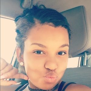 Meet your Posher, Kayla